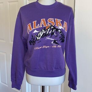 H&M Nee Alaska Ski Resort Motif Sweatshirt